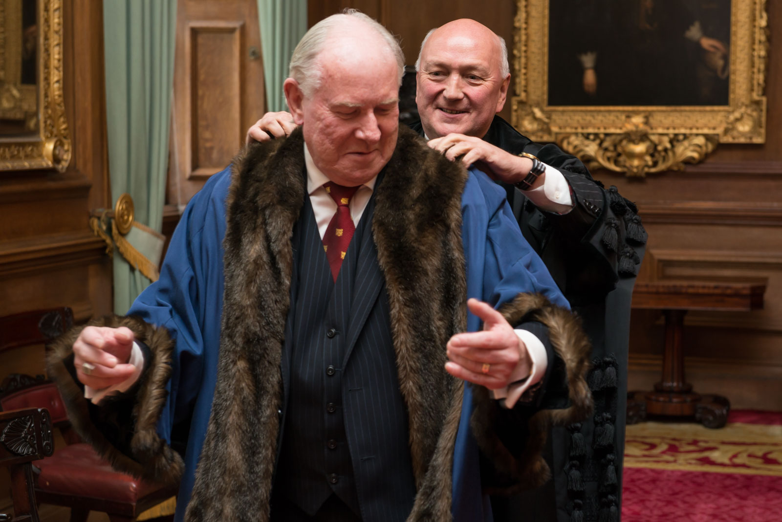 Dave Merry receiving the clothing of the Livery with the Clerk of the Company, Sir David Reddaway