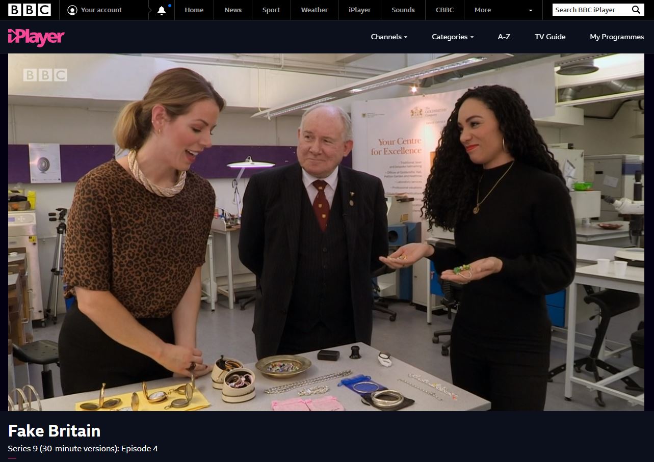 Michelle tries to spot the counterfeit bracelet with Charlotte and Dave.